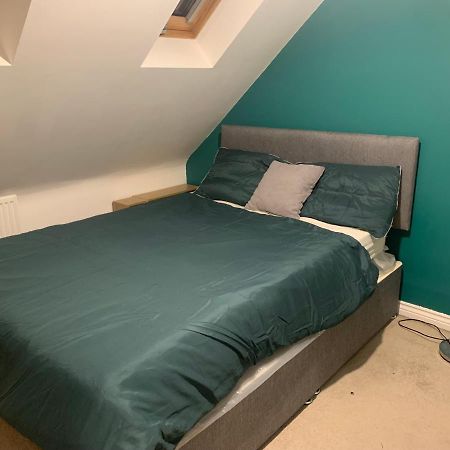 Comfy Double Bedroom In Greater แมนเชสเตอร์ ภายนอก รูปภาพ